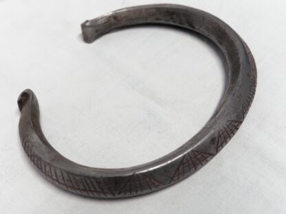 Bracciale da collo in metallo - immagine 3